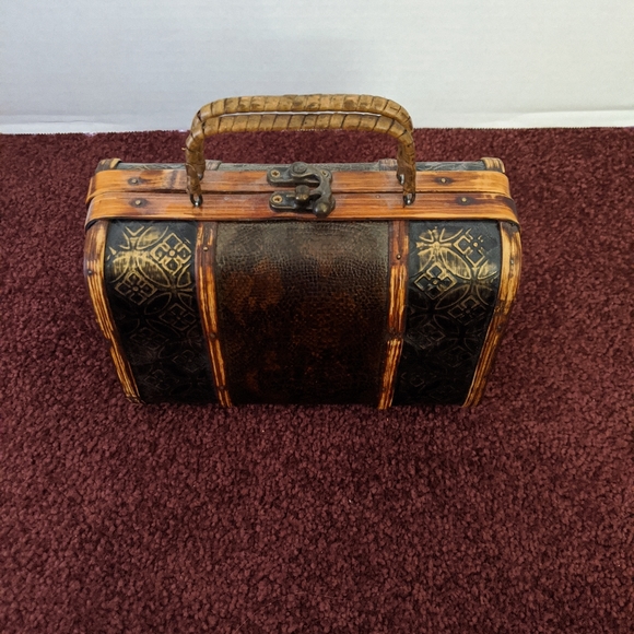 None Other - Wooden storage case with handle